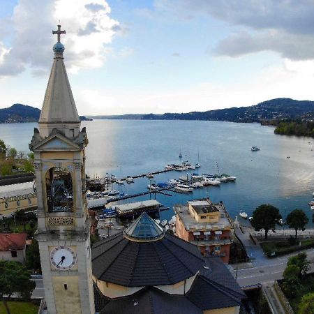 Hotel Capri Lesa Bagian luar foto