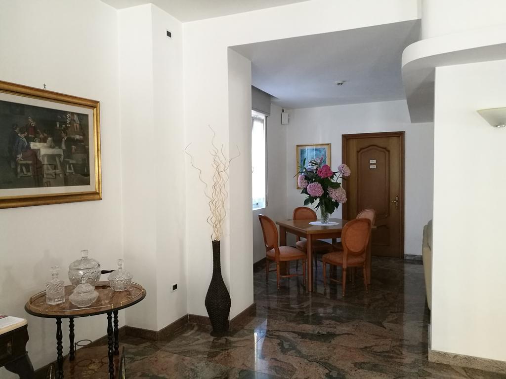 Hotel Capri Lesa Bagian luar foto
