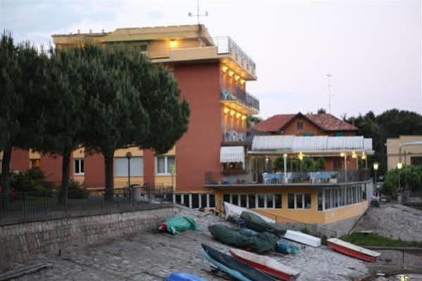 Hotel Capri Lesa Bagian luar foto