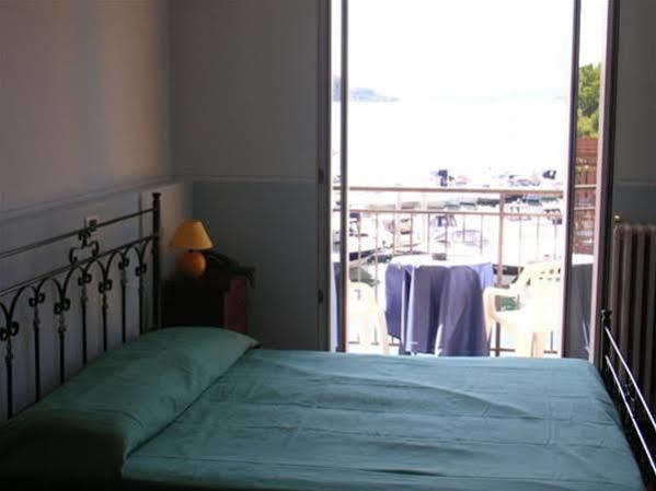 Hotel Capri Lesa Bagian luar foto