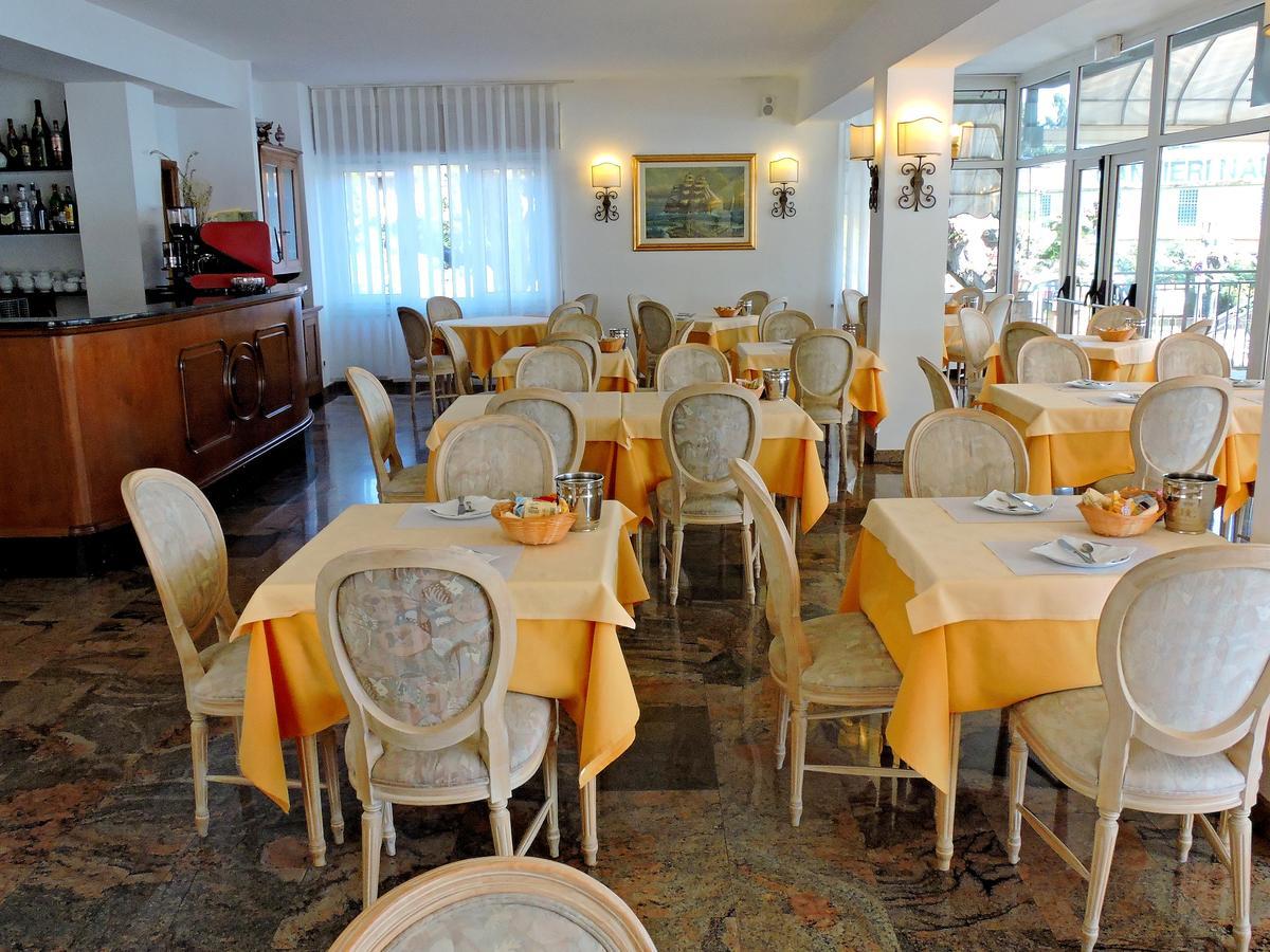 Hotel Capri Lesa Bagian luar foto