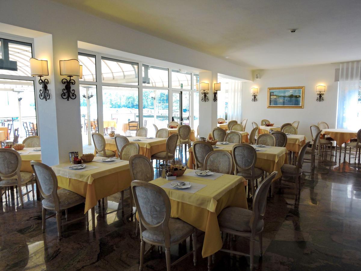 Hotel Capri Lesa Bagian luar foto