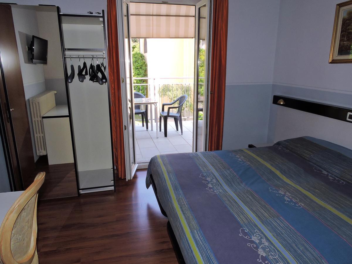 Hotel Capri Lesa Bagian luar foto