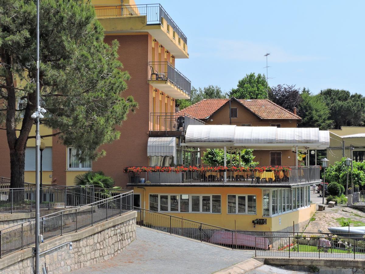 Hotel Capri Lesa Bagian luar foto