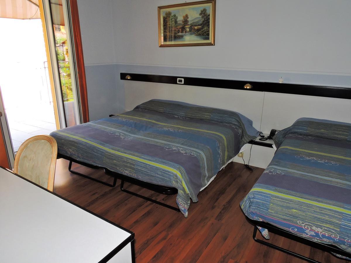 Hotel Capri Lesa Bagian luar foto